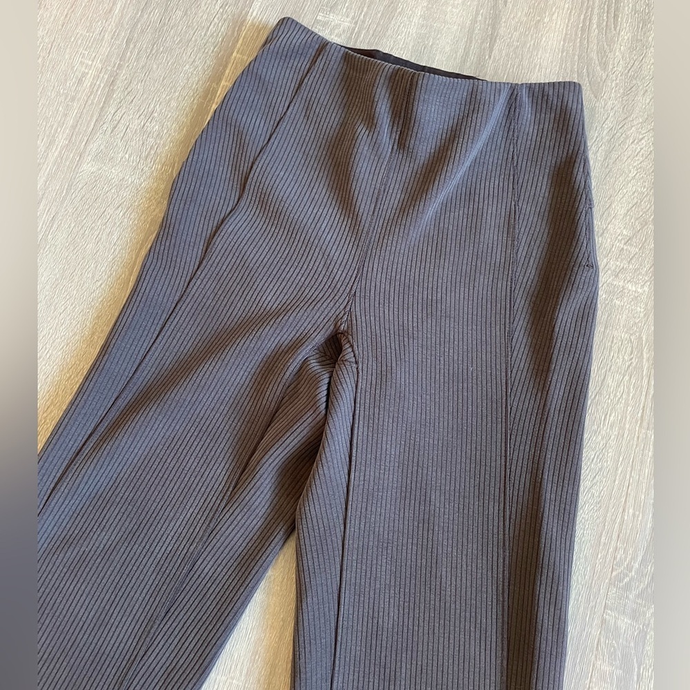 Lululemon Ribbed Softstreme Flared Pant 
Espresso. Size 0 - Picture 5 of 12